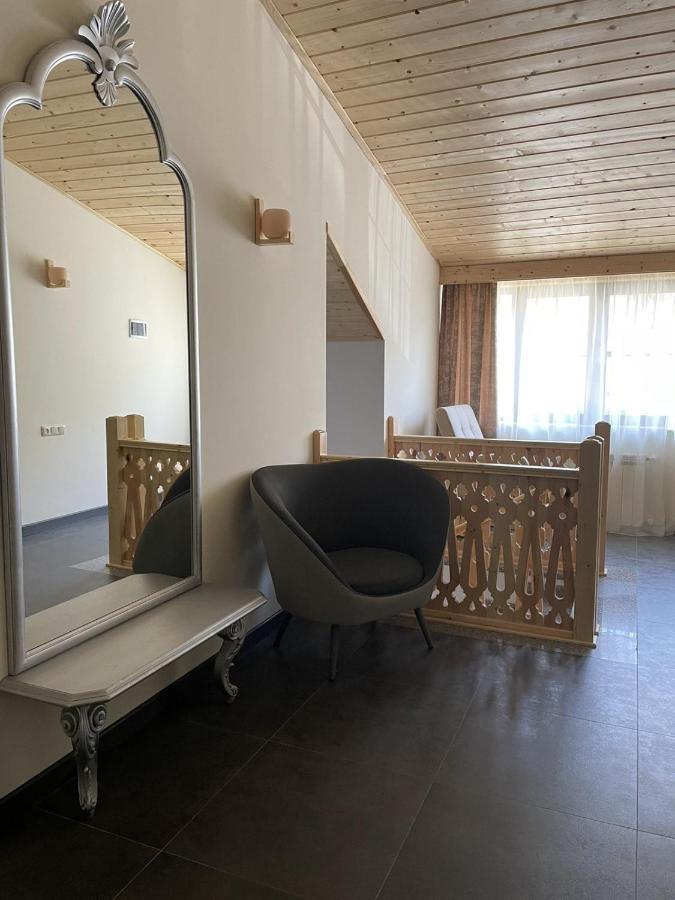 Dilvar Dilidzjan Buitenkant foto