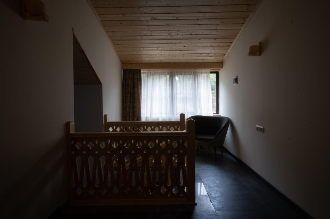 Dilvar Dilidzjan Buitenkant foto