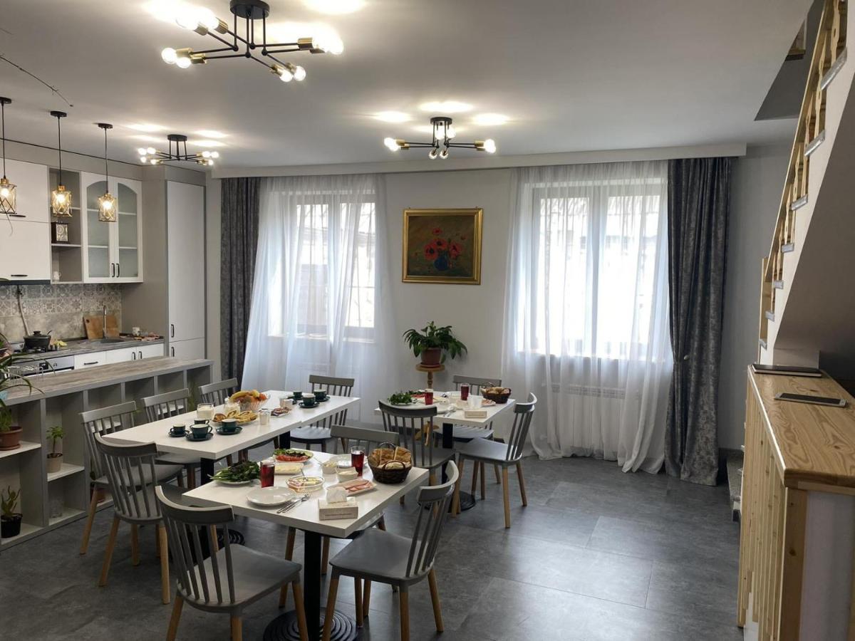 Dilvar Dilidzjan Buitenkant foto