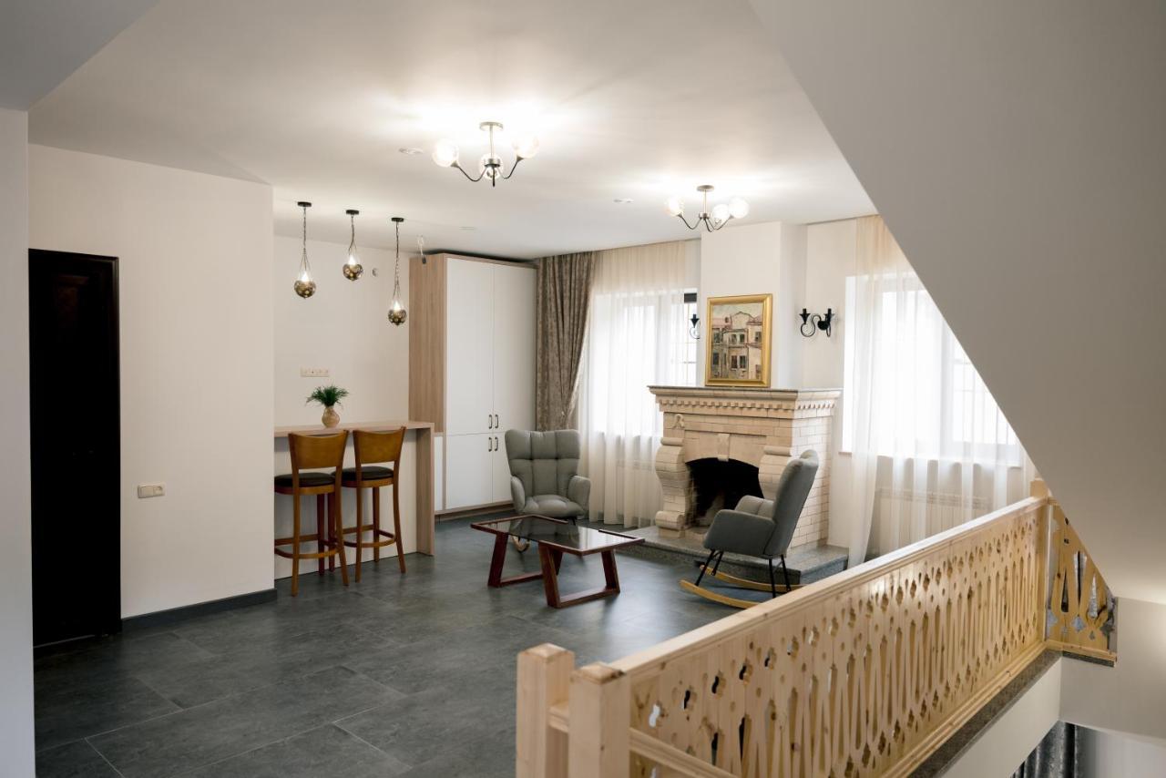 Dilvar Dilidzjan Buitenkant foto